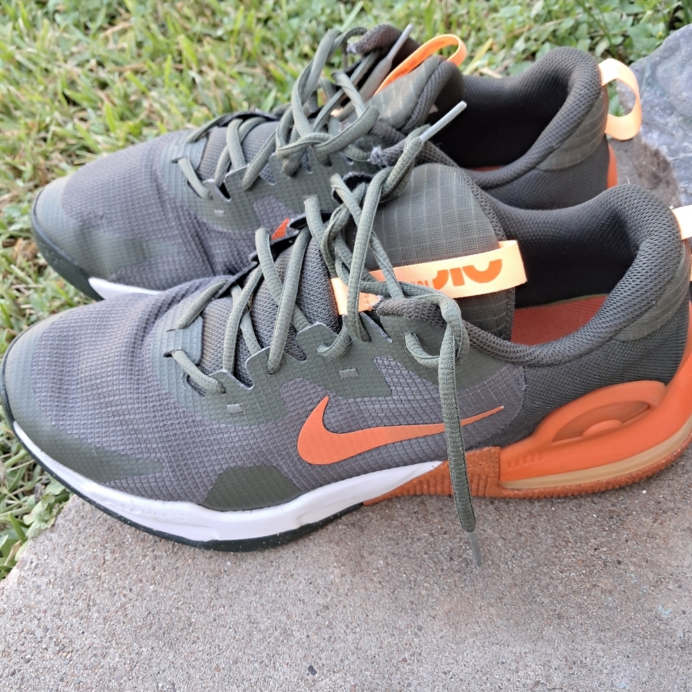 NIKE AirMax  Alpha  Trainer 5 Sneakers Men  Size 11  Olive Green
